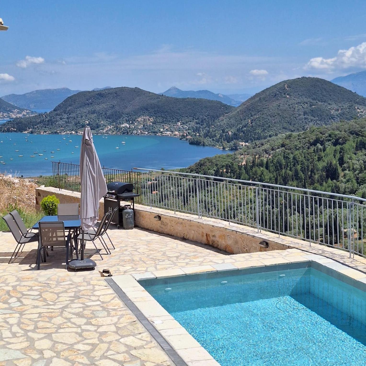 Djoumas Villa *