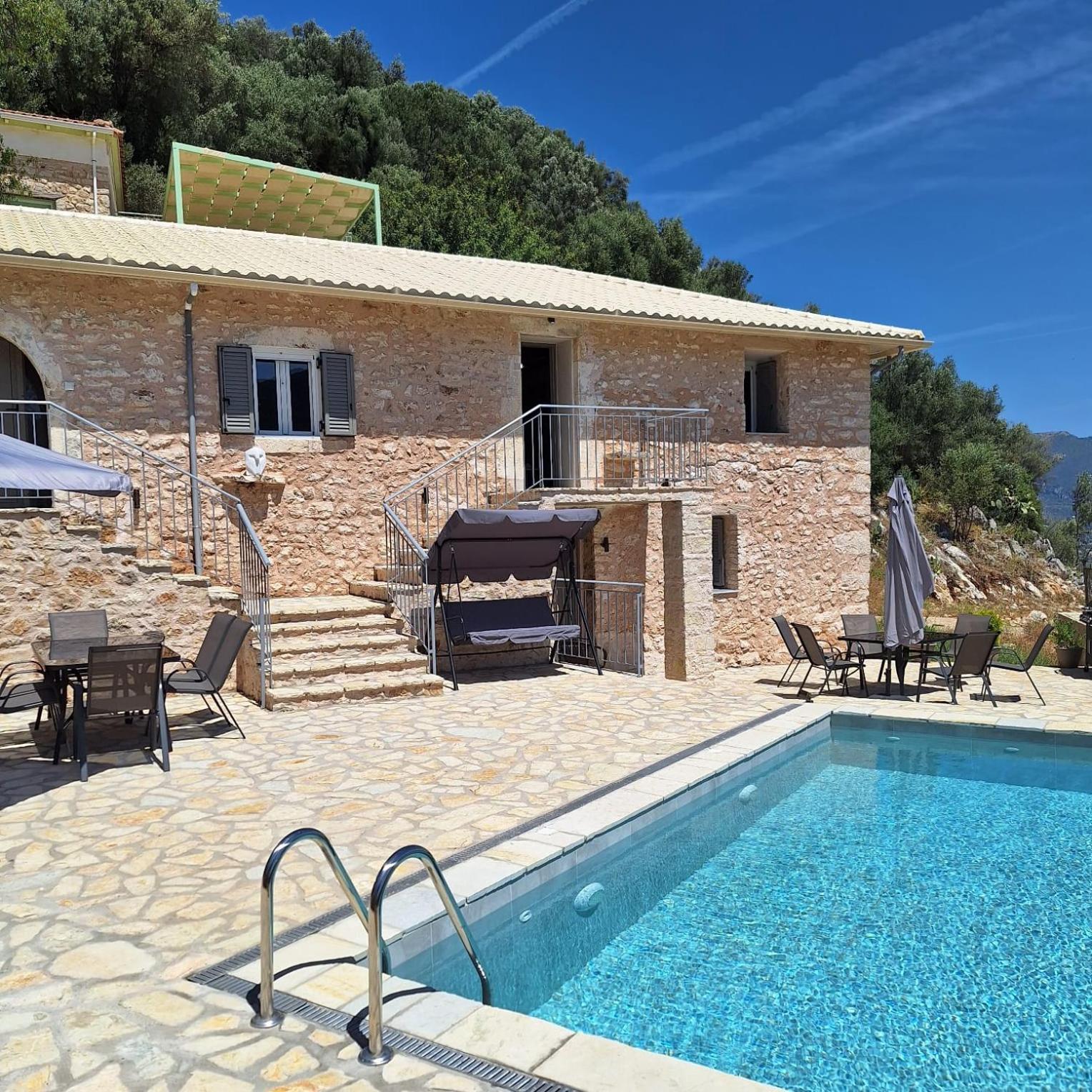 Djoumas Villa *
